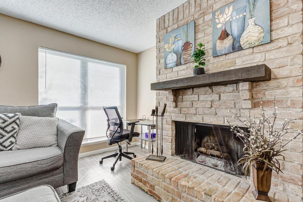 Cheerful 3-Bedroom Home With Indoor Fireplace Х'юстон Екстер'єр фото